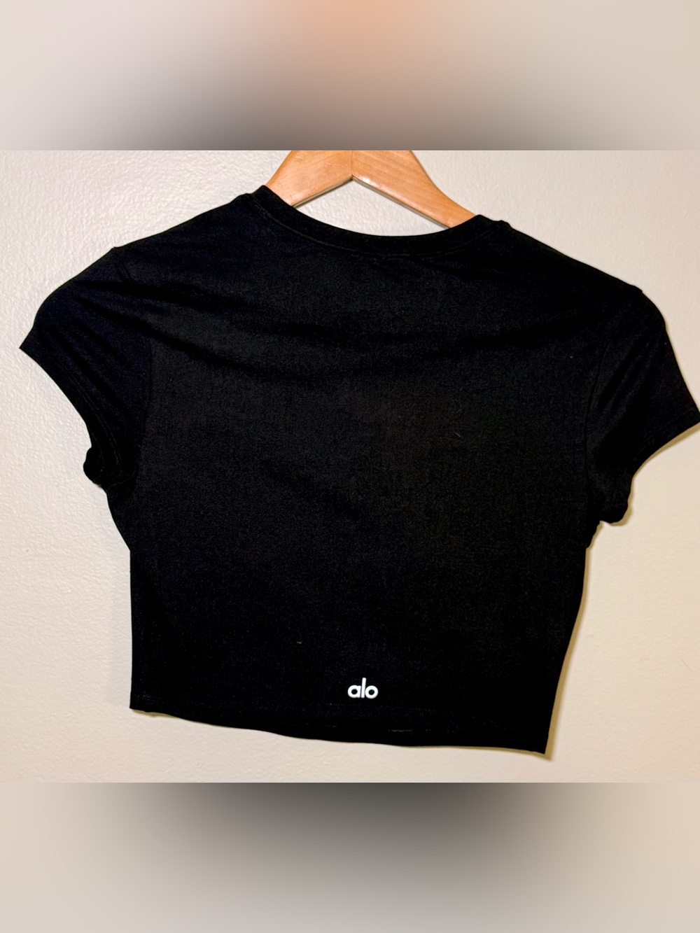 Alo Yoga Black Cropped Short Sleeve Performance Top Women’s Size S